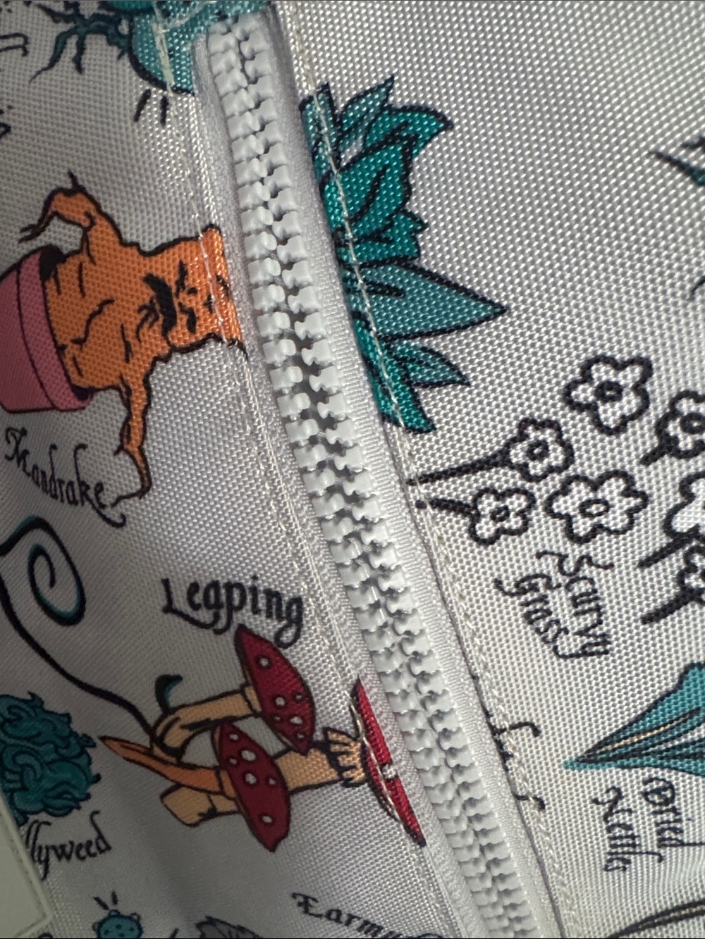 Vera Bradley White Harry Potter Printed Shoulder Bag with Colorful Motifs - Picture 3 of 5